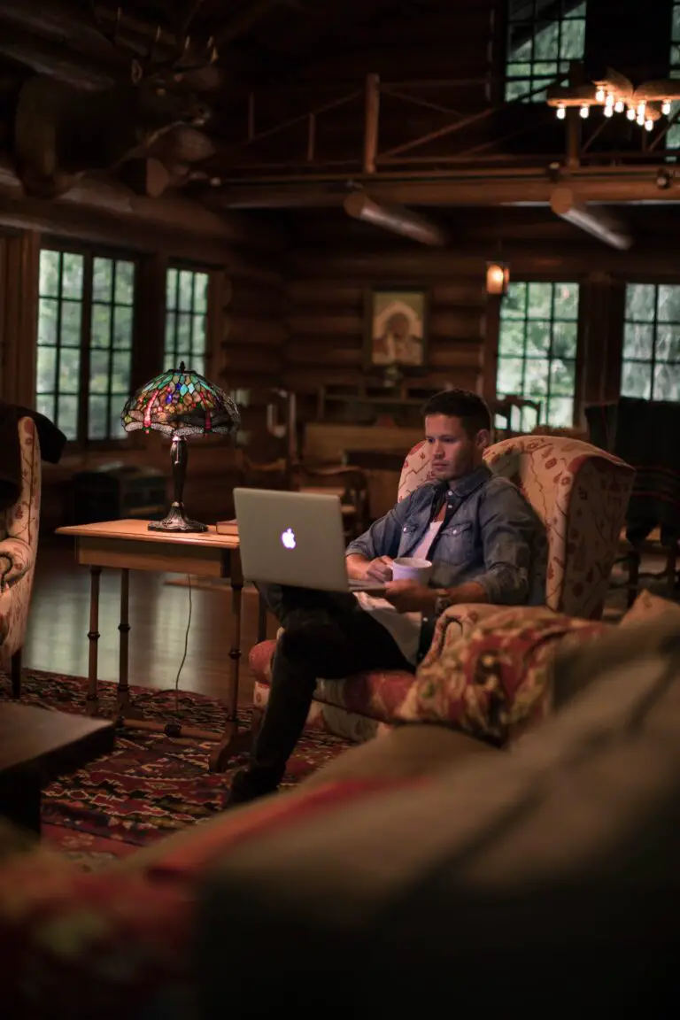 How to Create the Perfect Log Cabin Office